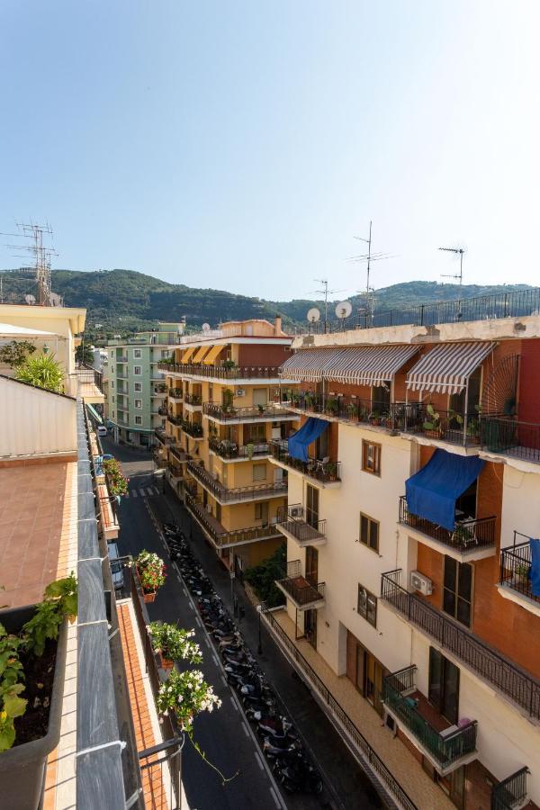 Tofani Apartment - Luminoso Con Terrazzo Panoramico Sorrento Exterior foto